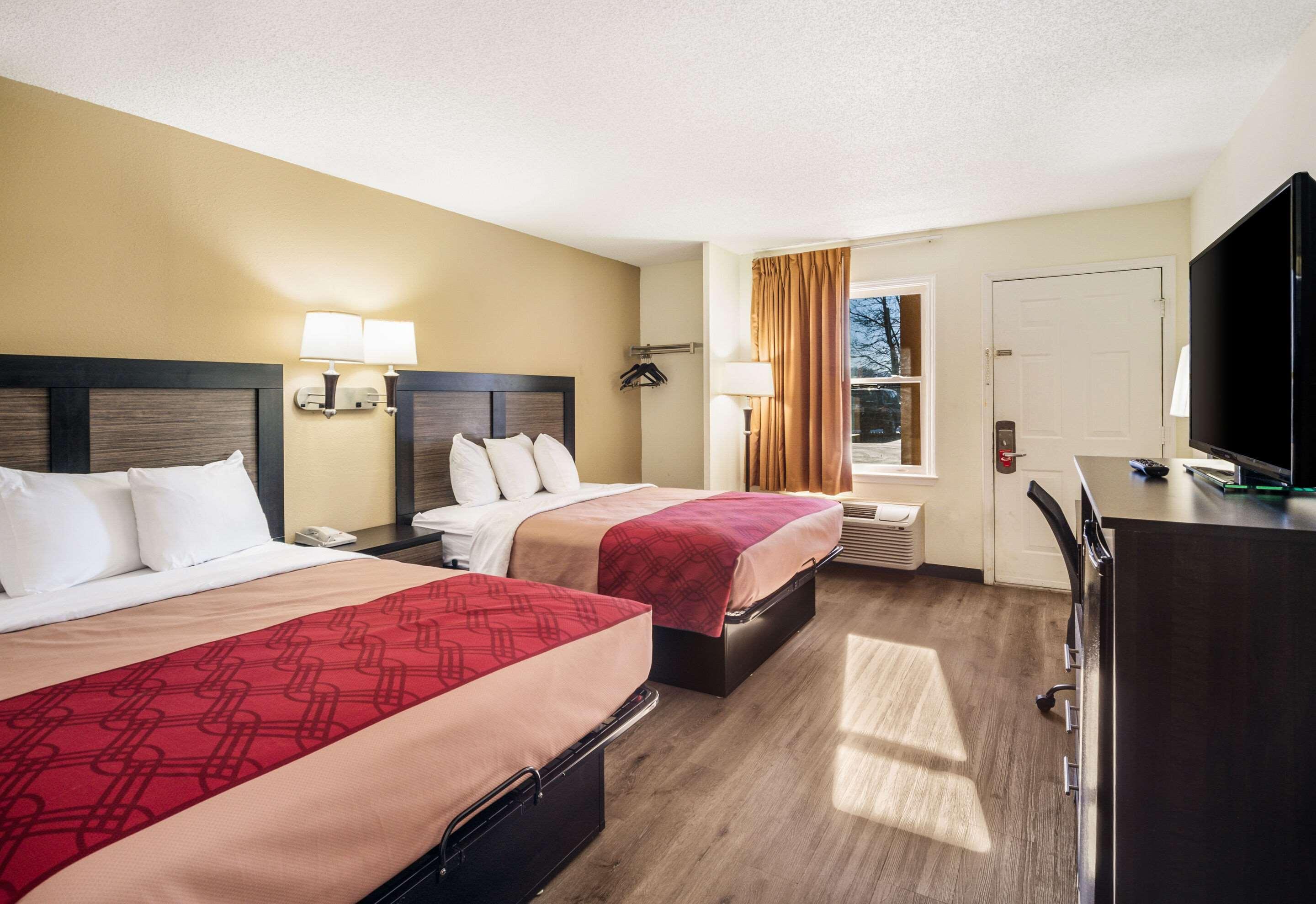 Econo Lodge Glade Springs I-81 Exteriör bild