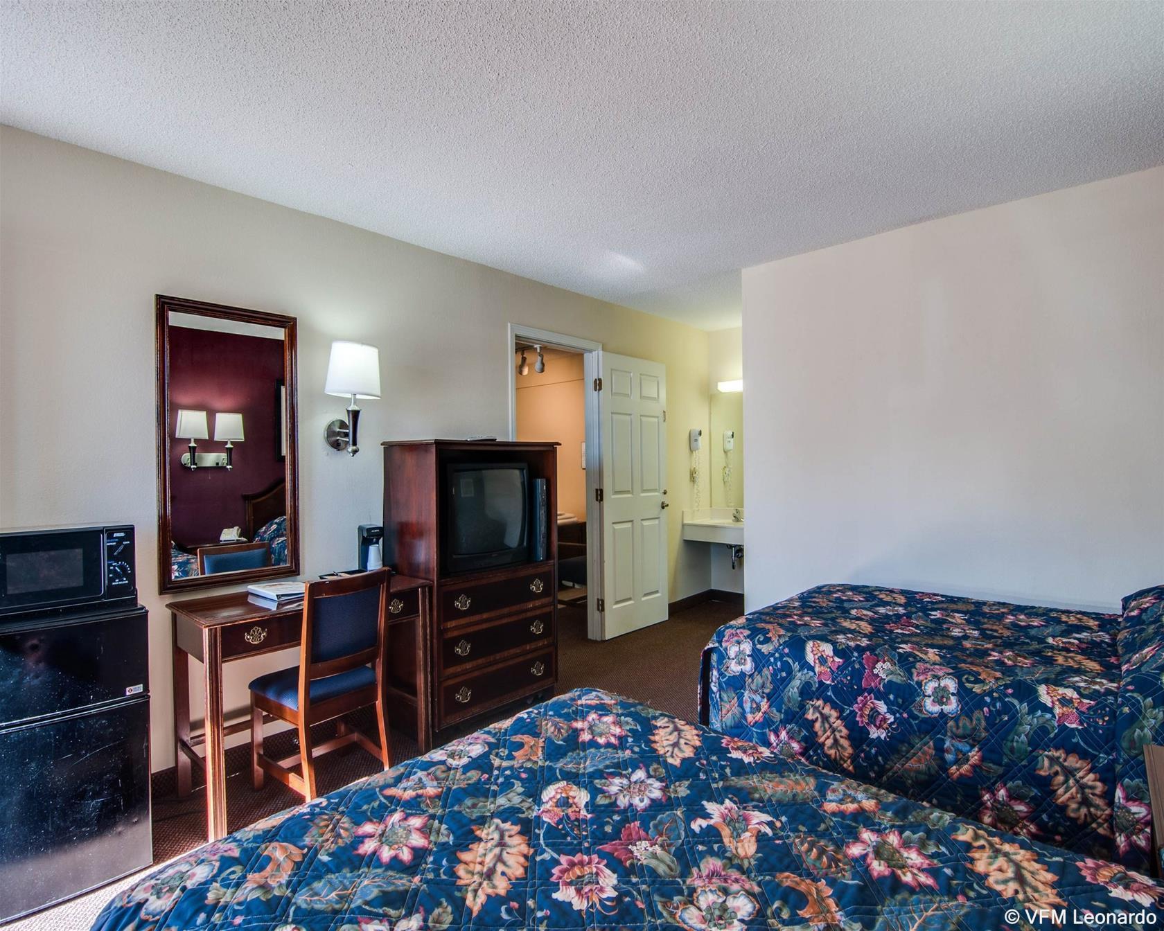 Econo Lodge Glade Springs I-81 Exteriör bild