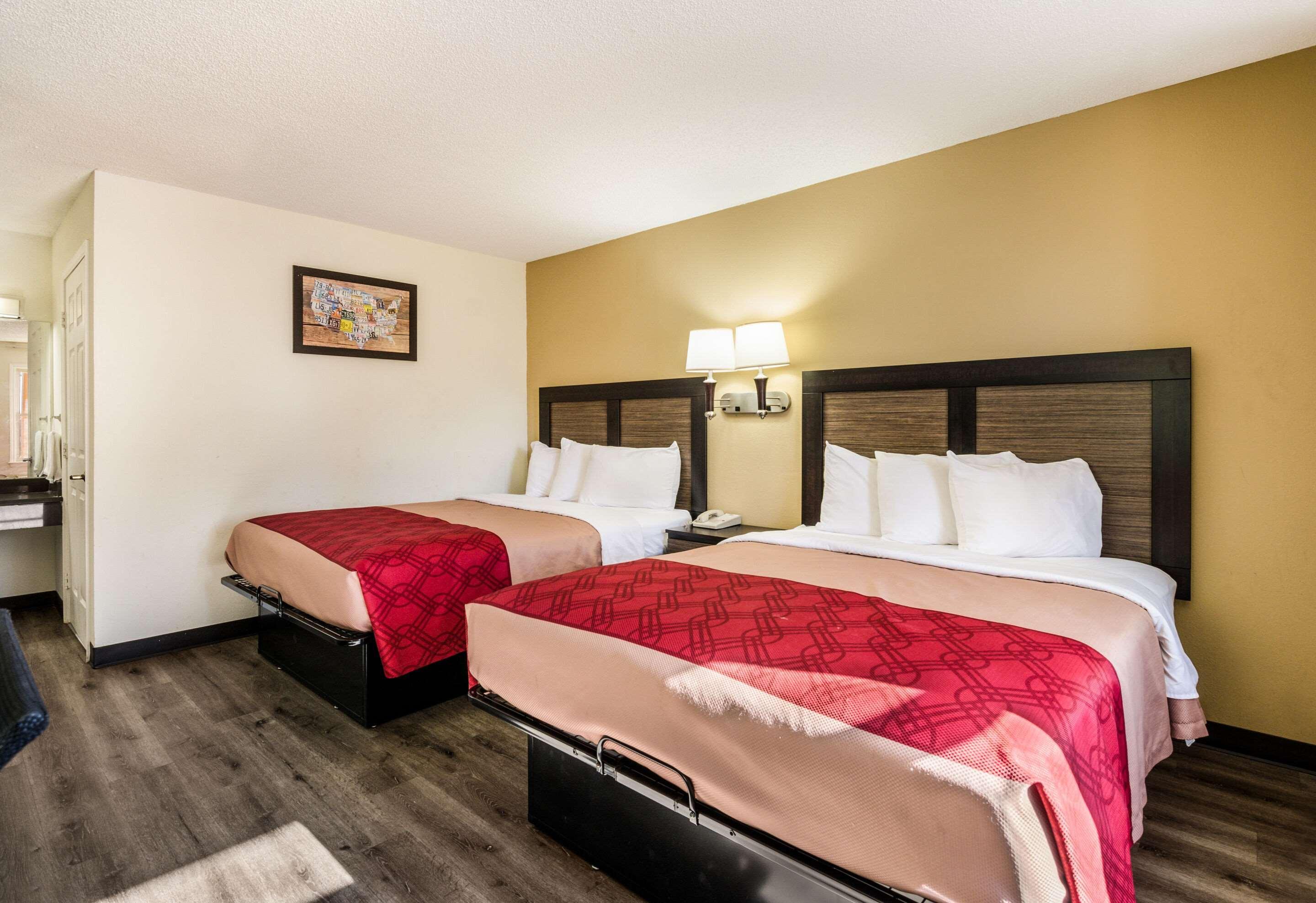 Econo Lodge Glade Springs I-81 Exteriör bild