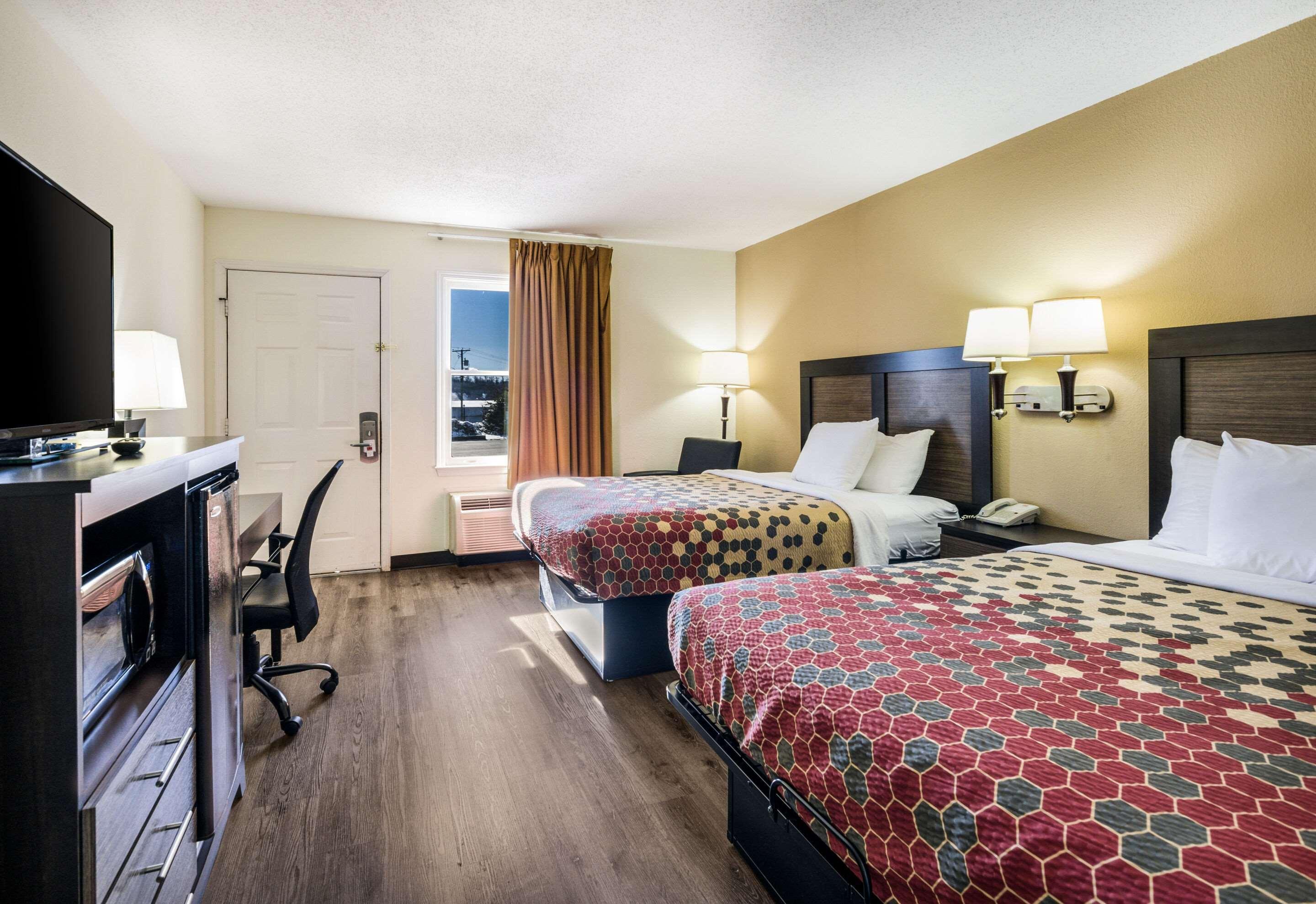 Econo Lodge Glade Springs I-81 Exteriör bild