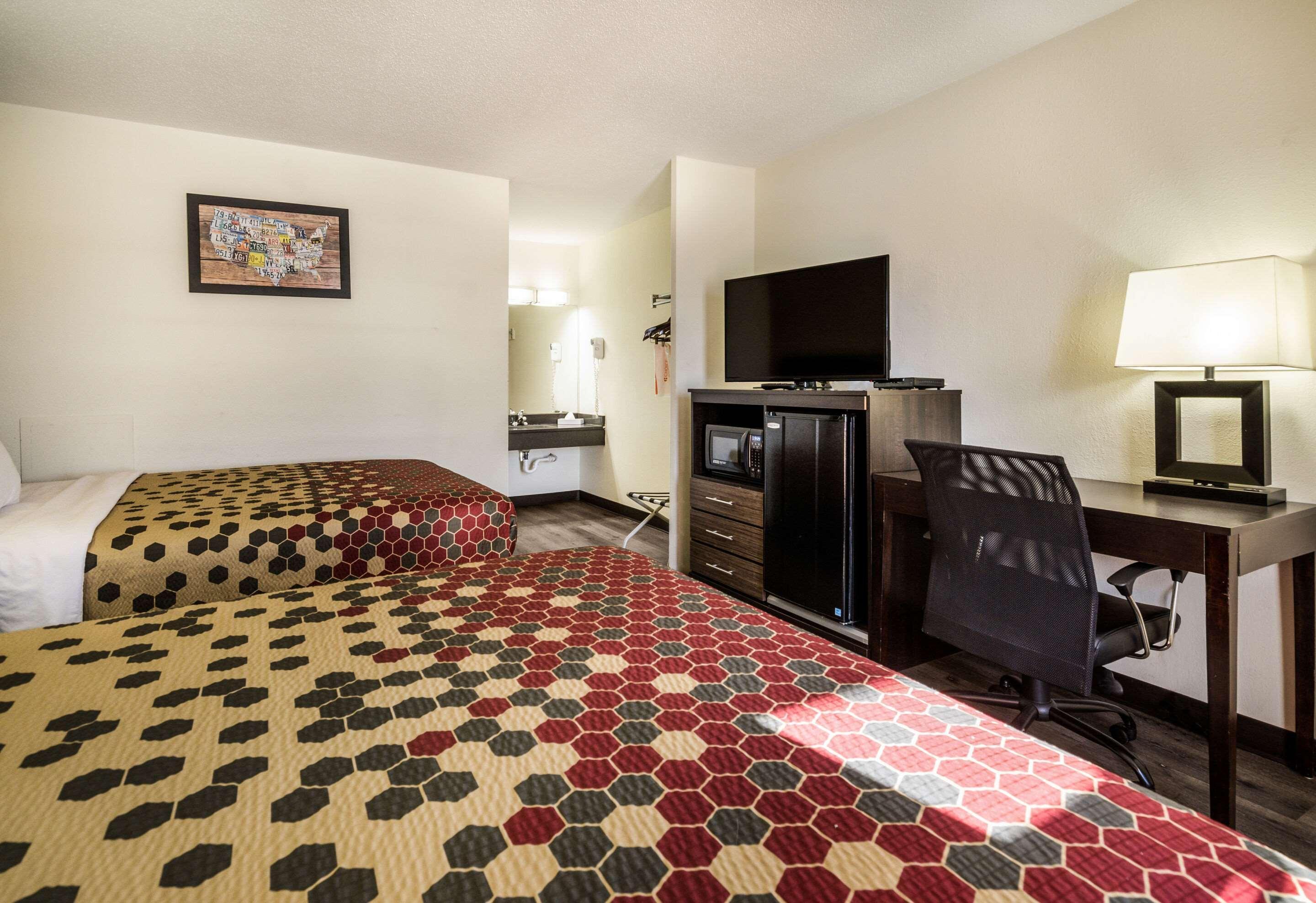 Econo Lodge Glade Springs I-81 Exteriör bild