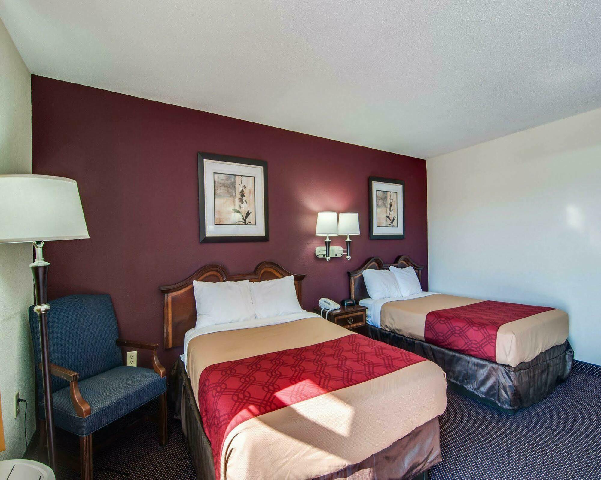 Econo Lodge Glade Springs I-81 Exteriör bild